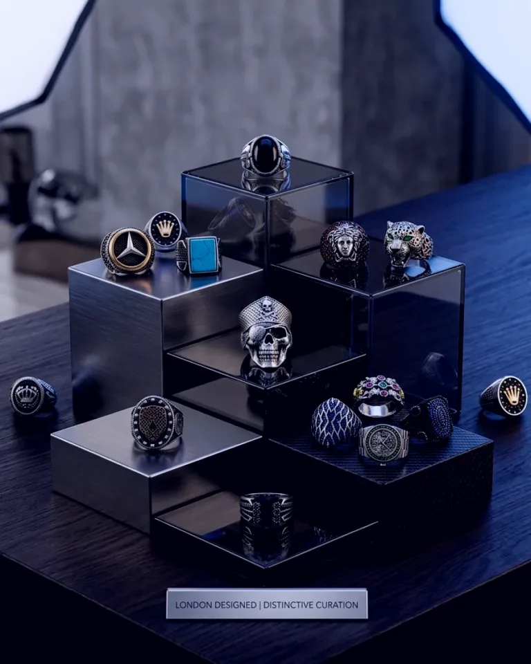 Silver signet ring with crest detailing